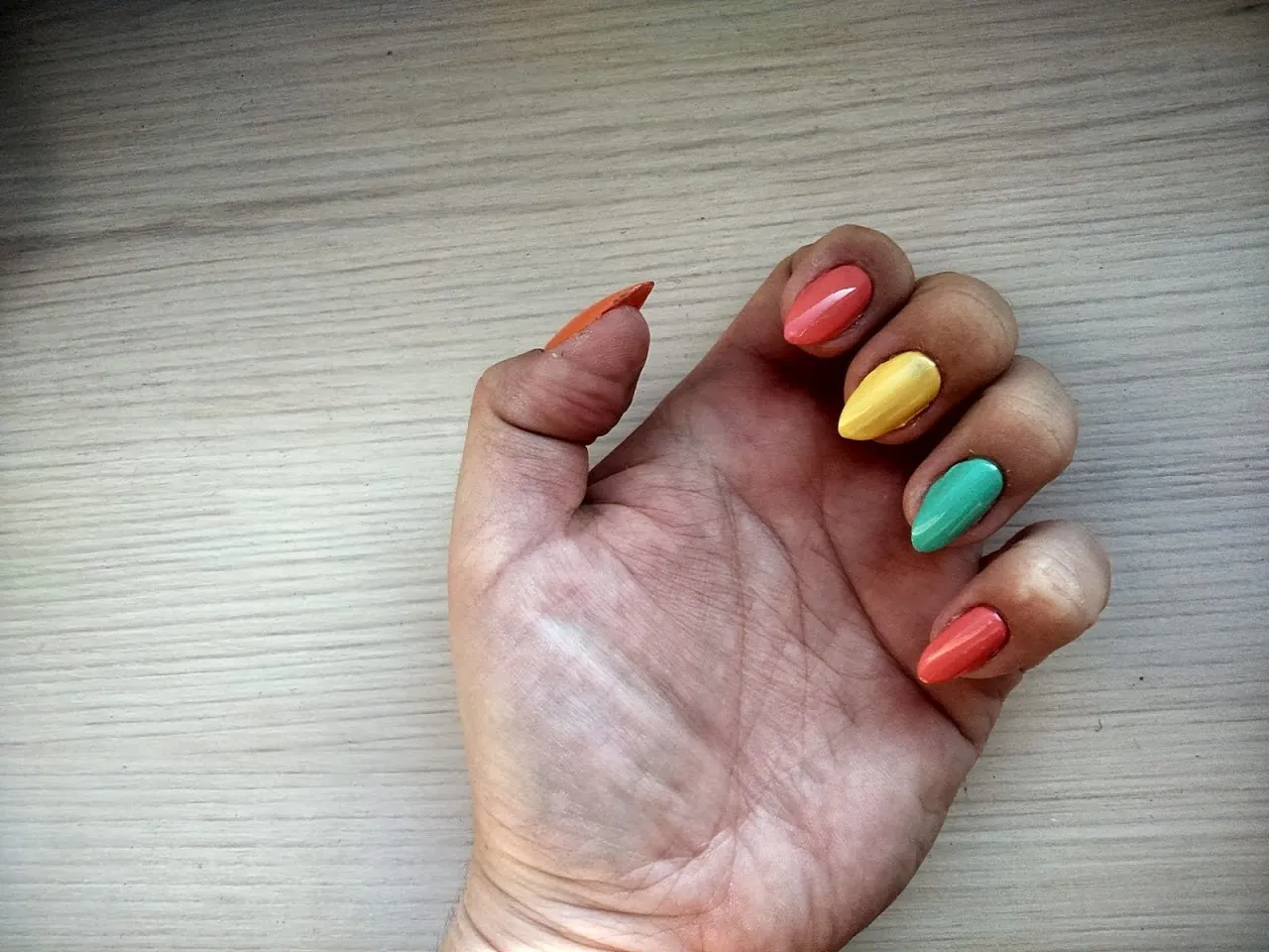 Zdjęcie Jak zrobić paznokcie akrylowe: 8 kroków do perfekcyjnego manicure