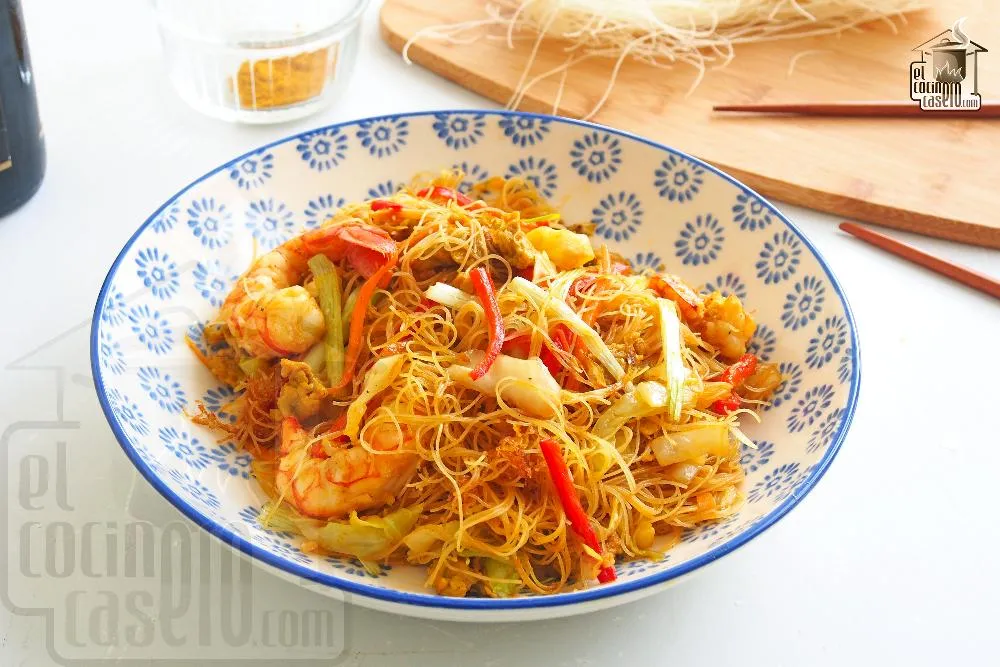 Zdjęcie Fideos de arroz fritos con gambas: receta fácil y deliciosa para disfrutar