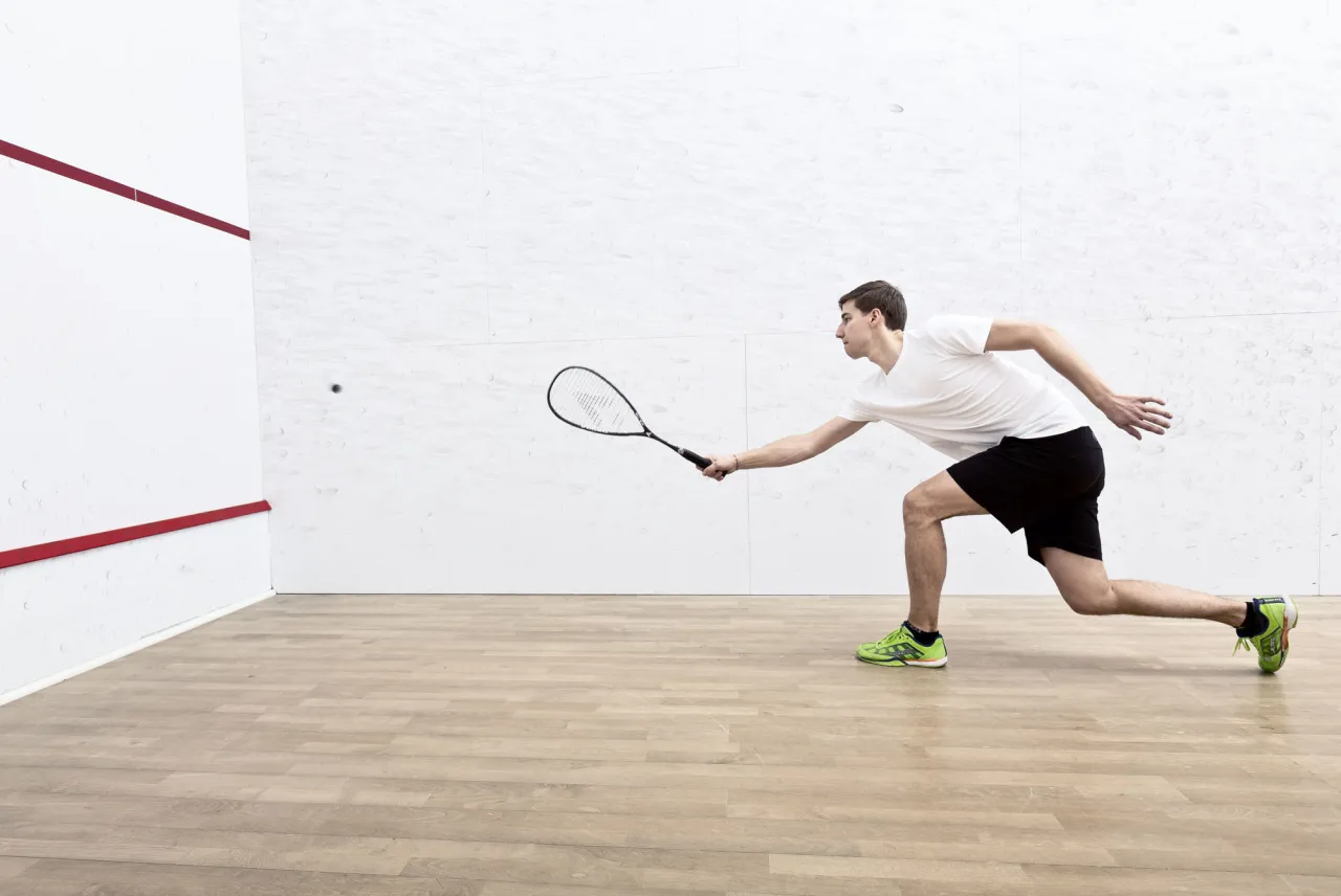 Zdjęcie Ile kalorii spala squash? Odkryj zaskakujące wyniki dla Ciebie