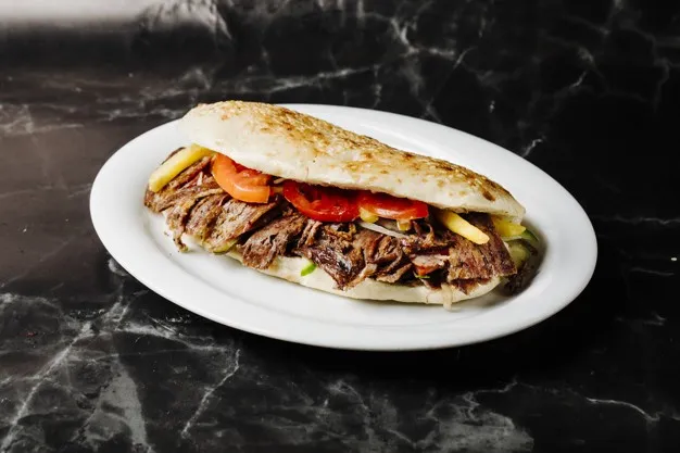 Zdjęcie Ile kalorii ma kebab z wołowiny? Zaskakujące wartości odżywcze!