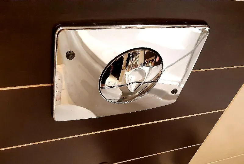 Zdjęcie Jak naprawić cieknącą spłuczkę - proste kroki, aby uniknąć zalania