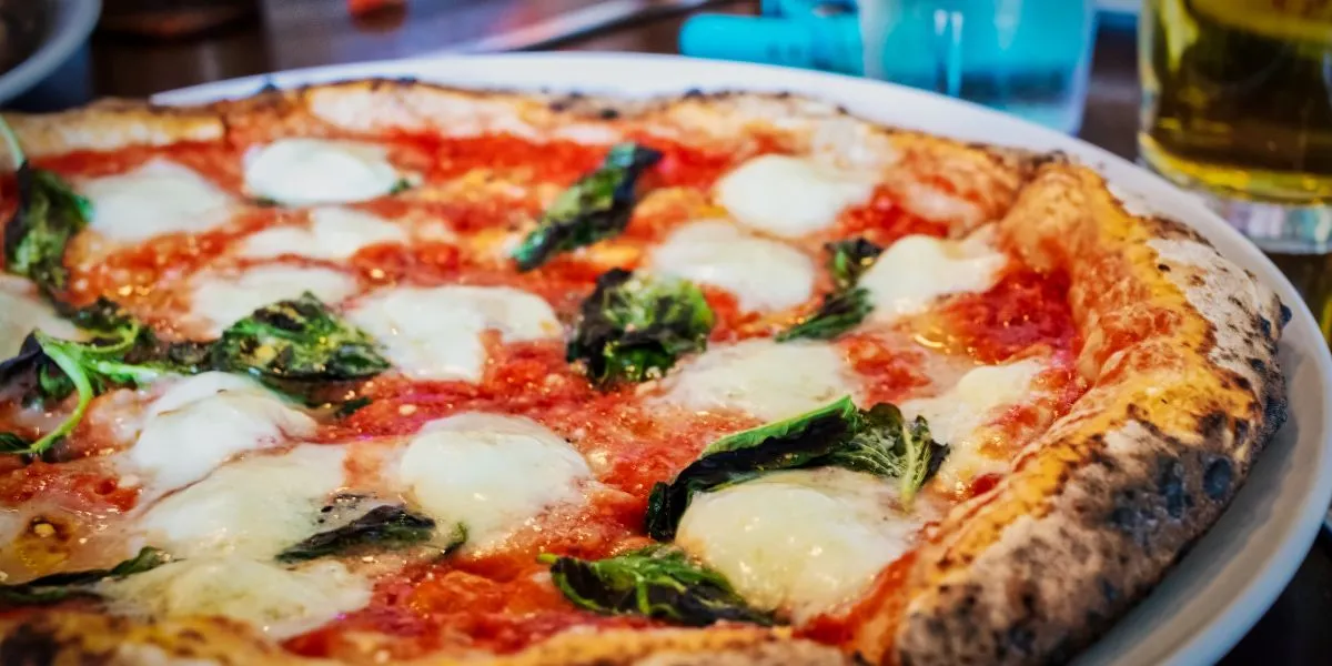 Zdjęcie Pizza rossa co to? Odkryj sekrety tej wyjątkowej pizzy!