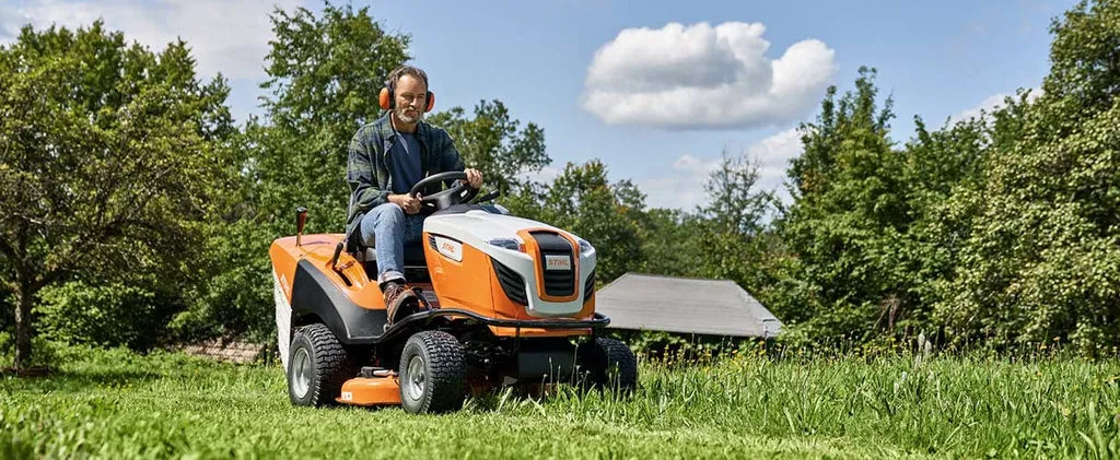 Zdjęcie Jaki traktorek kosiarka wybrać, aby nie żałować wyboru?