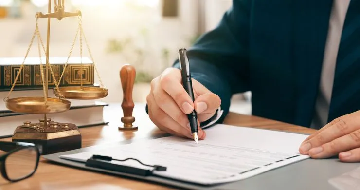 Zdjęcie Kto płaci za notariusza przy wynajmie mieszkania? Sprawdź, co musisz wiedzieć