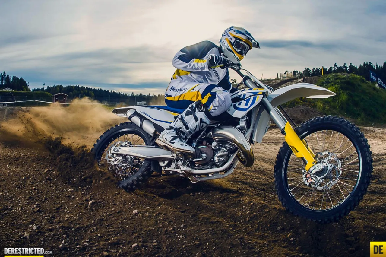 Zdjęcie Husqvarna TC 125 z Koni: czy to najlepsze połączenie dla motocykla?