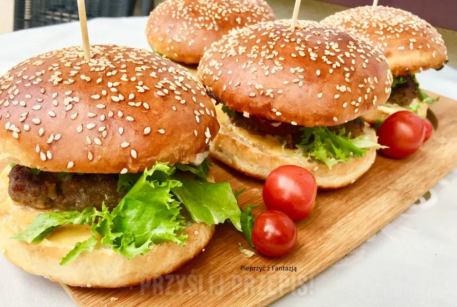 Zdjęcie Jak podgrzać bułki do hamburgerów w piekarniku, by były idealne?