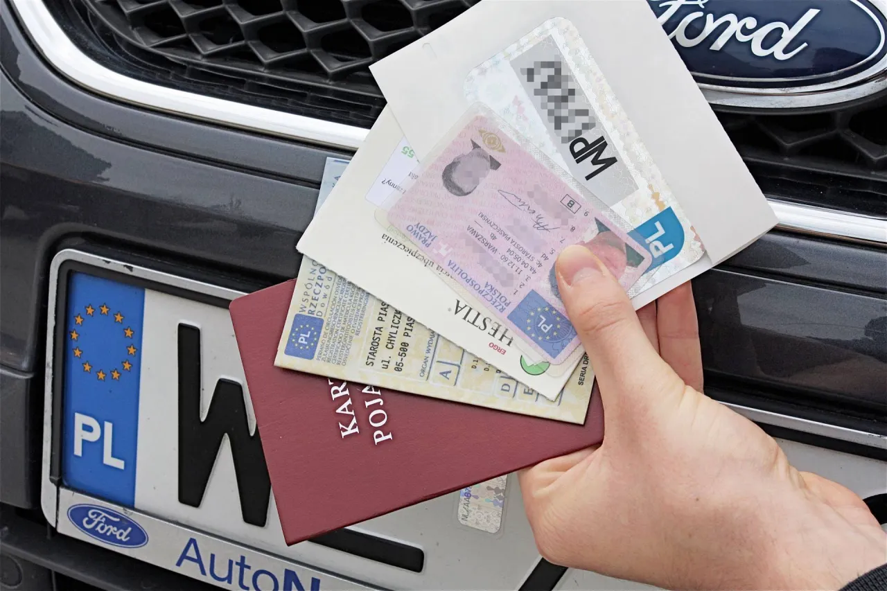 Zdjęcie Ile kosztuje rejestracja motoroweru? Sprawdź, co musisz wiedzieć