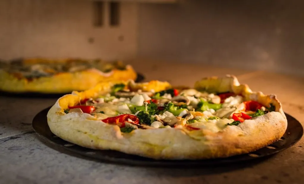 Zdjęcie Idealna temperatura do pieczenia pizzy w piekarniku – uniknij błędów
