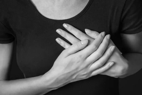 Zdjęcie Guzek w piersiach do jakiego lekarza? Kluczowe informacje dla Ciebie