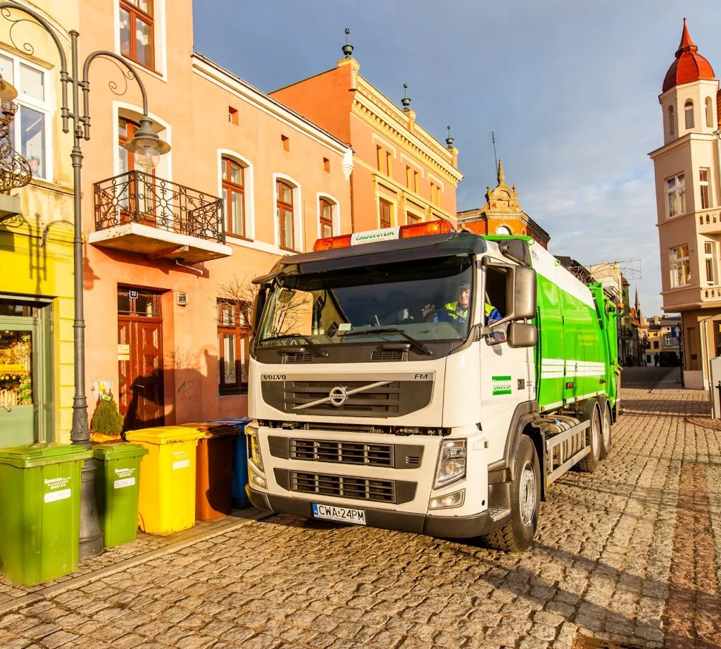 Zdjęcie Samochód który zbiera elektrośmieci z osiedla – bezpieczne rozwiązanie dla mieszkańców