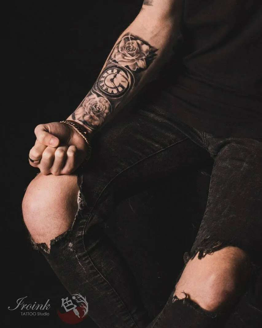 Zdjęcie Tatuaż lew i zegar znaczenie: odkryj głębokie symbole i ich moc