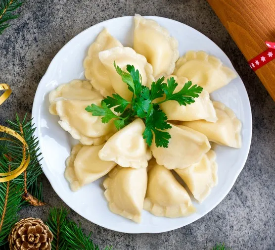 Zdjęcie Jak odgrzać pierogi w mikrofali bez rozpadania się i utraty smaku