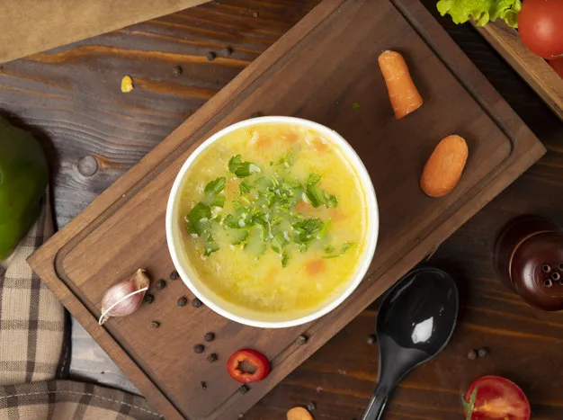 Zdjęcie Ile kcal ma zupa jarzynowa? Zaskakujące różnice w kaloriach!