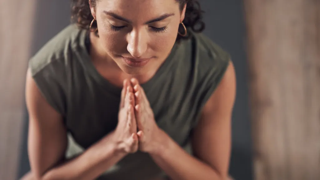 Zdjęcie Co znaczy namaste w jodze? Poznaj jego znaczenie, symbolikę i praktyczne zastosowanie