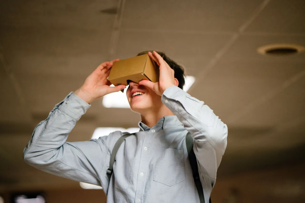 Zdjęcie Jak oglądać filmy VR na telefonie i cieszyć się wrażeniami 3D