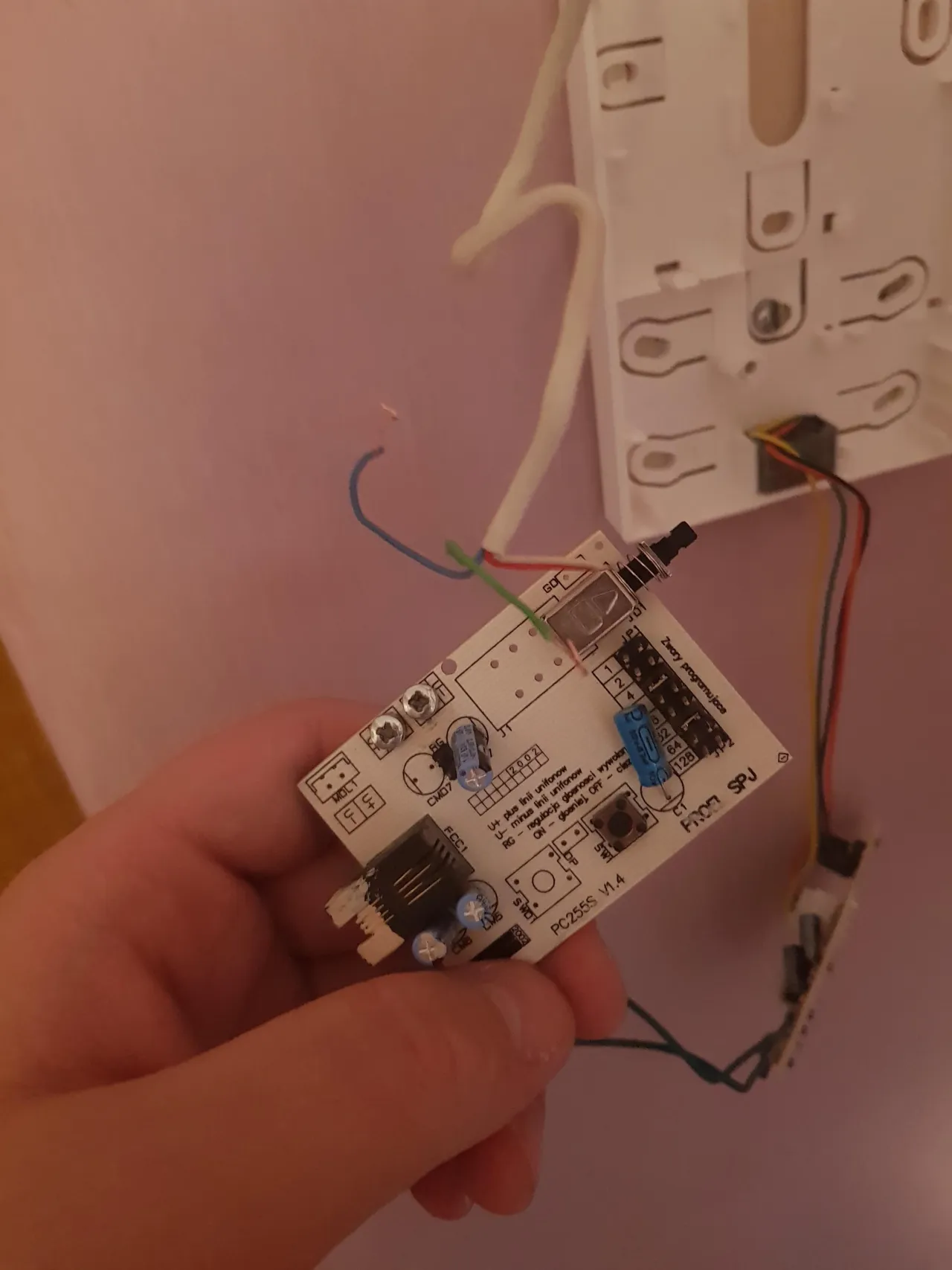 Zdjęcie Jak podłączyć domofon Orno OR-AD-5002: 8 kroków do sukcesu