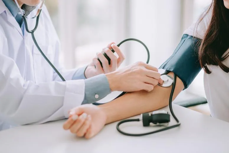Zdjęcie Puls 110 co oznacza? Dowiedz się, co może zagrażać zdrowiu