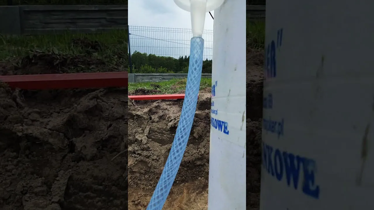 Zdjęcie Jak korzystać z poziomicy wodnej, aby uniknąć błędów w pomiarach