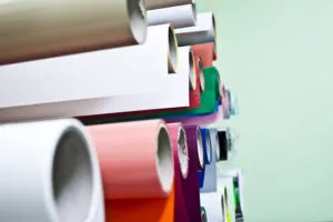 Zdjęcie Folia druk interaktywny: Jak wybrać najlepsze folie samoprzylepne?