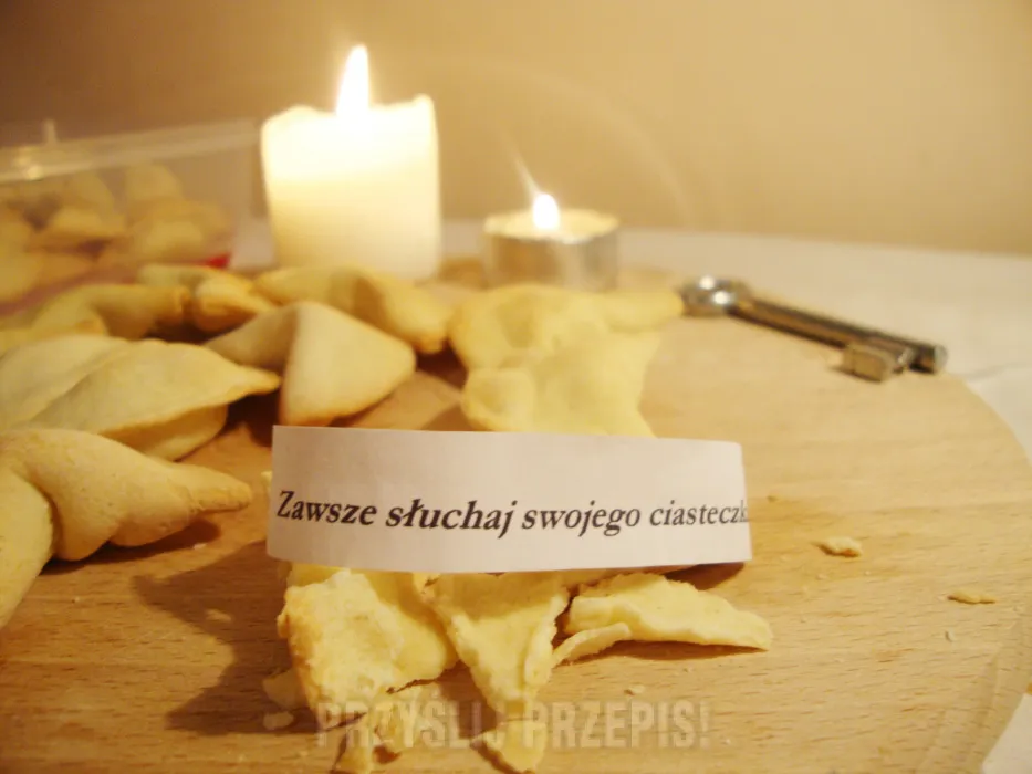 Zdjęcie Jakie wróżby do ciastek? 10 wesołych pomysłów dla dzieci na imprezę