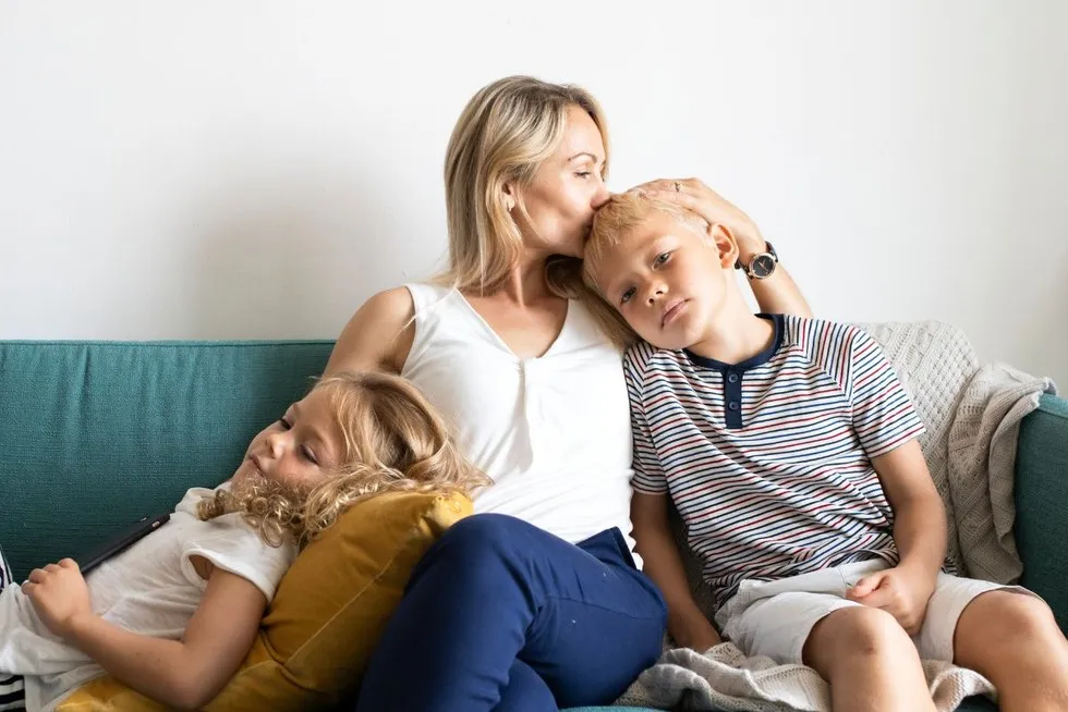 Zdjęcie Czy samotna matka może adoptować dziecko? Poznaj wymagania i wyzwania