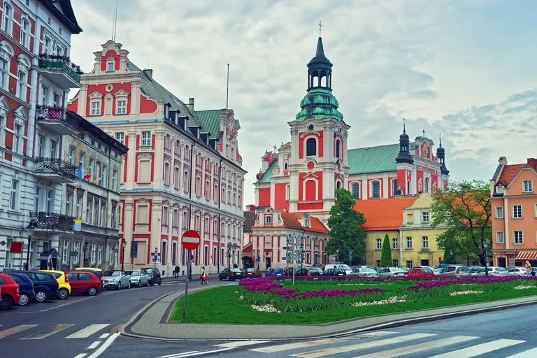 Zdjęcie Ile jest kościołów katolickich w Polsce? Zaskakujące fakty i statystyki