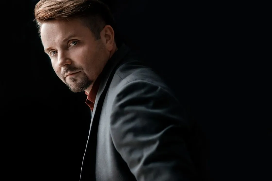 Zdjęcie Paweł Skałuba tenor – fascynująca biografia i osiągnięcia w operze