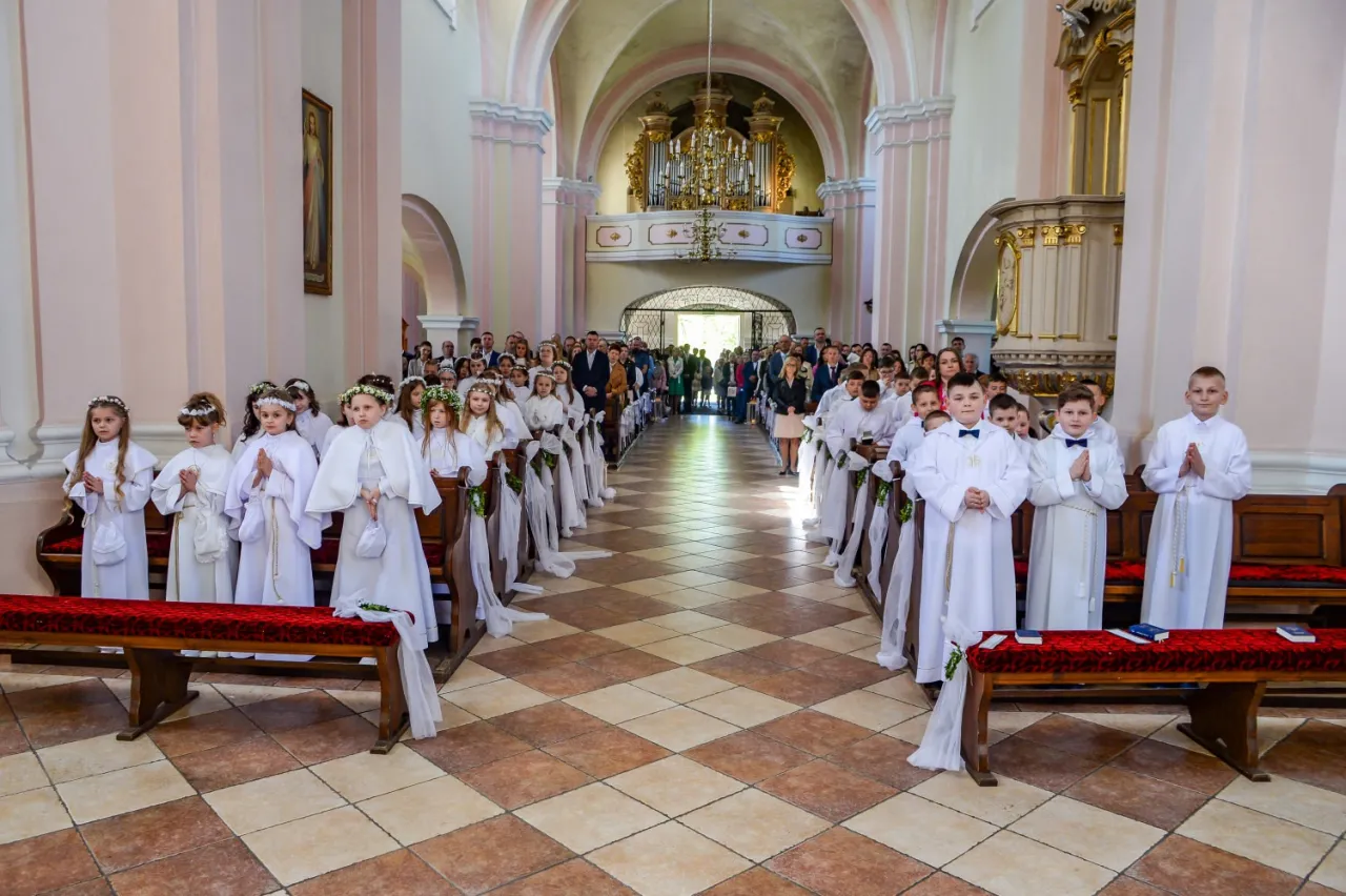 Zdjęcie Parafia w Obrzycku i jej początki – odkrywamy tajemnice