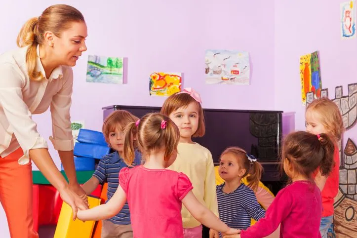 Zdjęcie Obowiązki pomocy nauczyciela - kompletny zakres zadań w przedszkolu