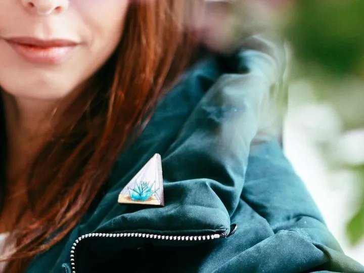 Zdjęcie Jakie czapki pasują do zielonej kurtki? 5 stylowych propozycji