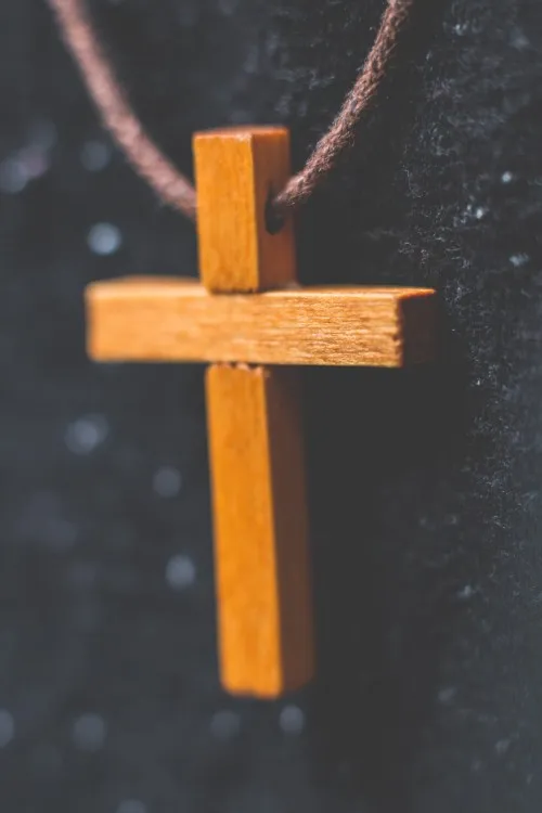 Zdjęcie Czy słuchanie muzyki to grzech? Odkryj, co mówi religia o tym
