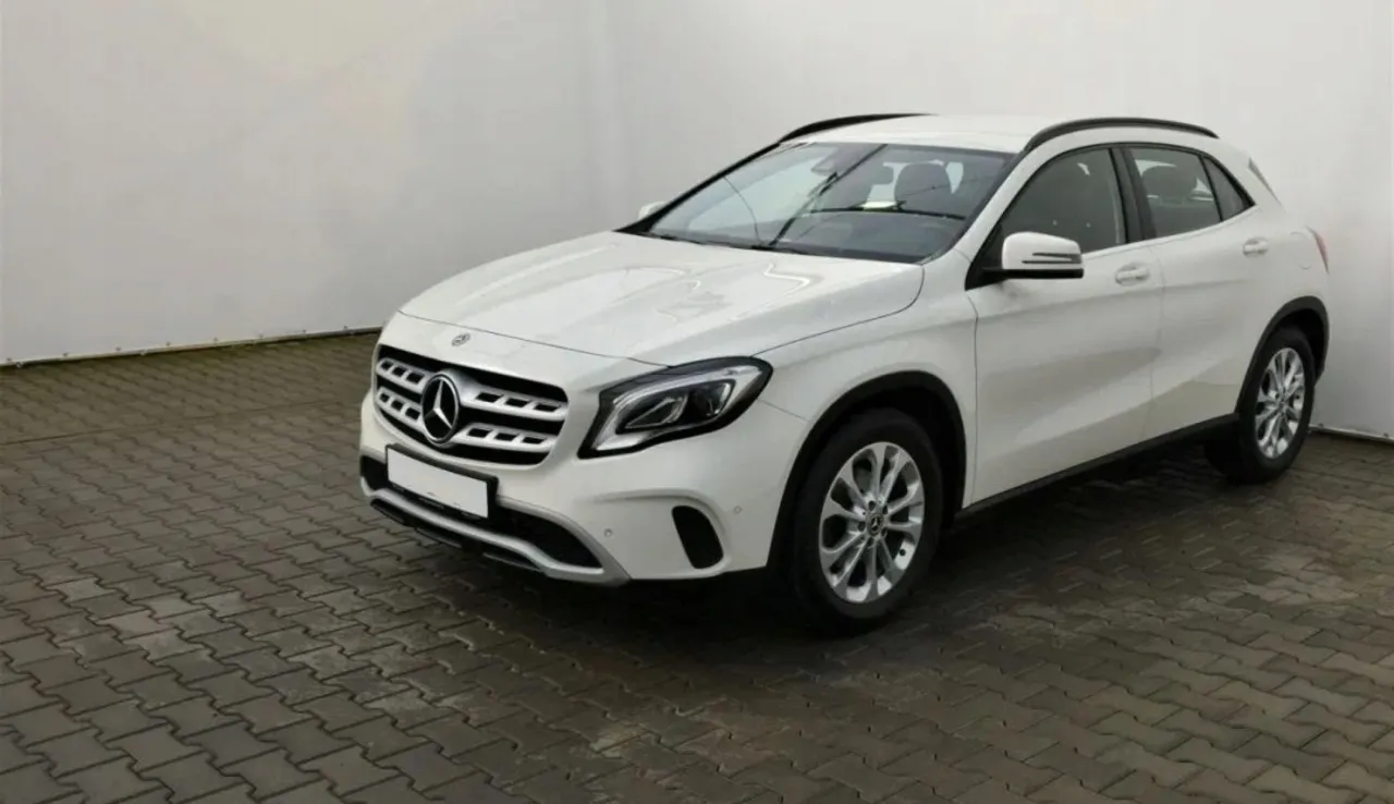Zdjęcie Mercedes GLA 200 cena – dlaczego warto znać ceny i specyfikacje SUV-a?
