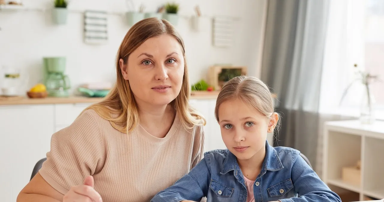 Zdjęcie Ile dostaje samotna matka? Pełny przegląd świadczeń 2023