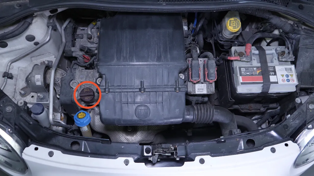 Zdjęcie Die richtige Ölmenge und -art für Ihren Fiat 500 Motoröl wechseln