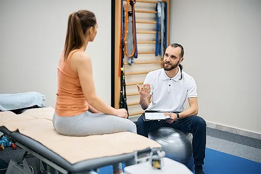 Zdjęcie Czy fizjoterapeuta to lekarz? Odkryj różnice i fakty, które musisz znać