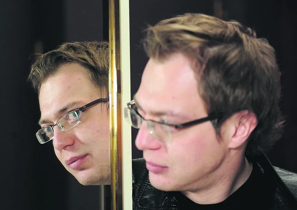Zdjęcie Łukasz Wiśniewski reżyser - jego wpływ na polski teatr i film