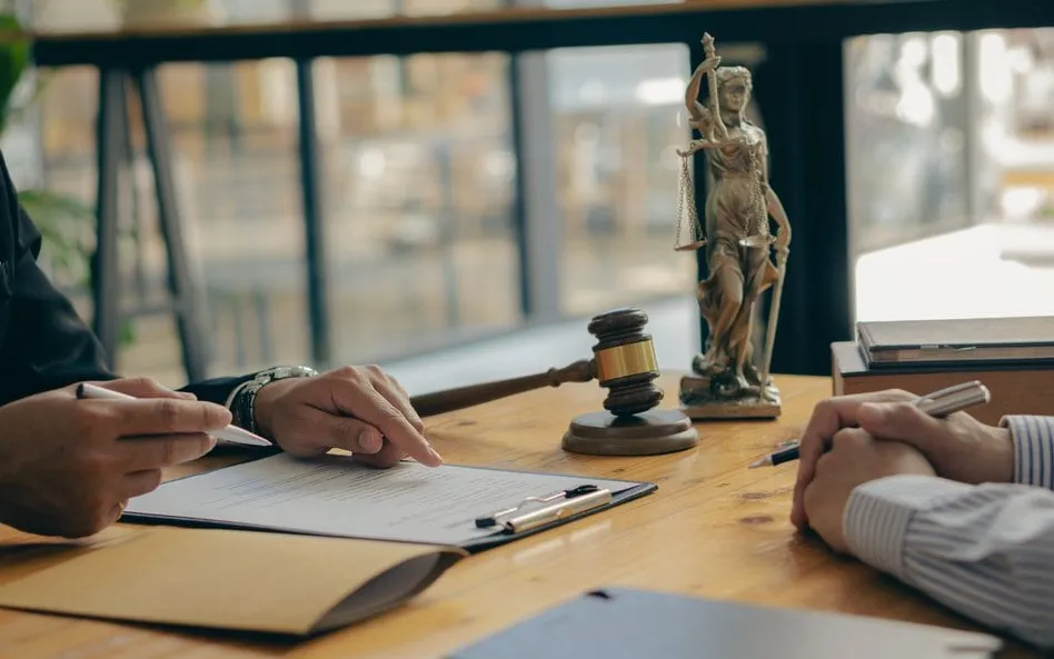 Zdjęcie Ile można zarobić na nieodpłatnej pomocy prawnej? Zaskakujące stawki!