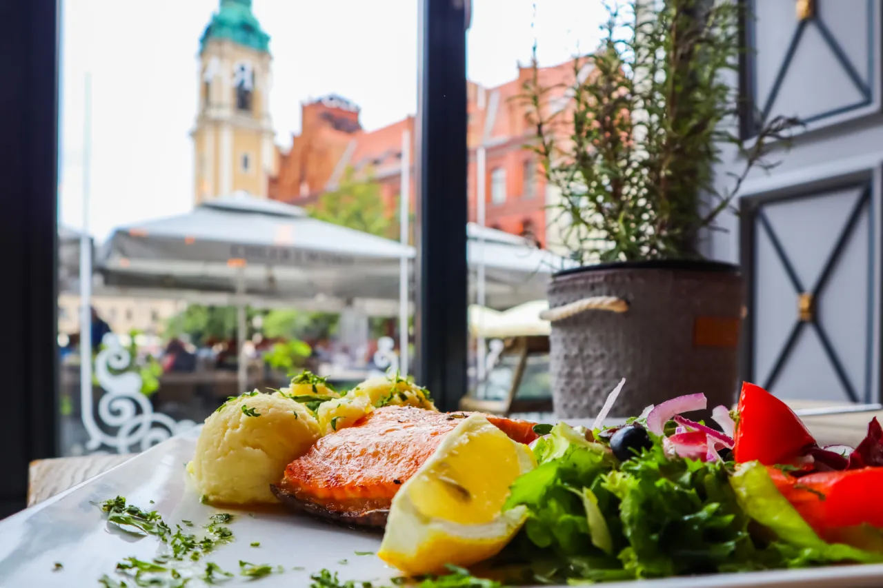 Zdjęcie Co zjeść w Toruniu? Najlepsze restauracje i lokalne smaki, które musisz spróbować