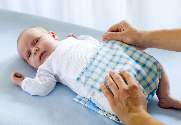 Zdjęcie Jak zawinąć dziecko w pieluchę tetrową, aby zapewnić mu komfort