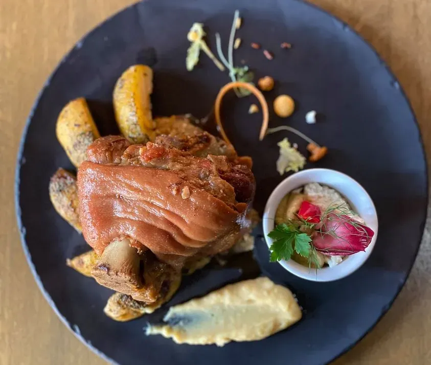 Zdjęcie Gdzie zjeść golonkę? Najlepsze restauracje w Polsce, które musisz odwiedzić