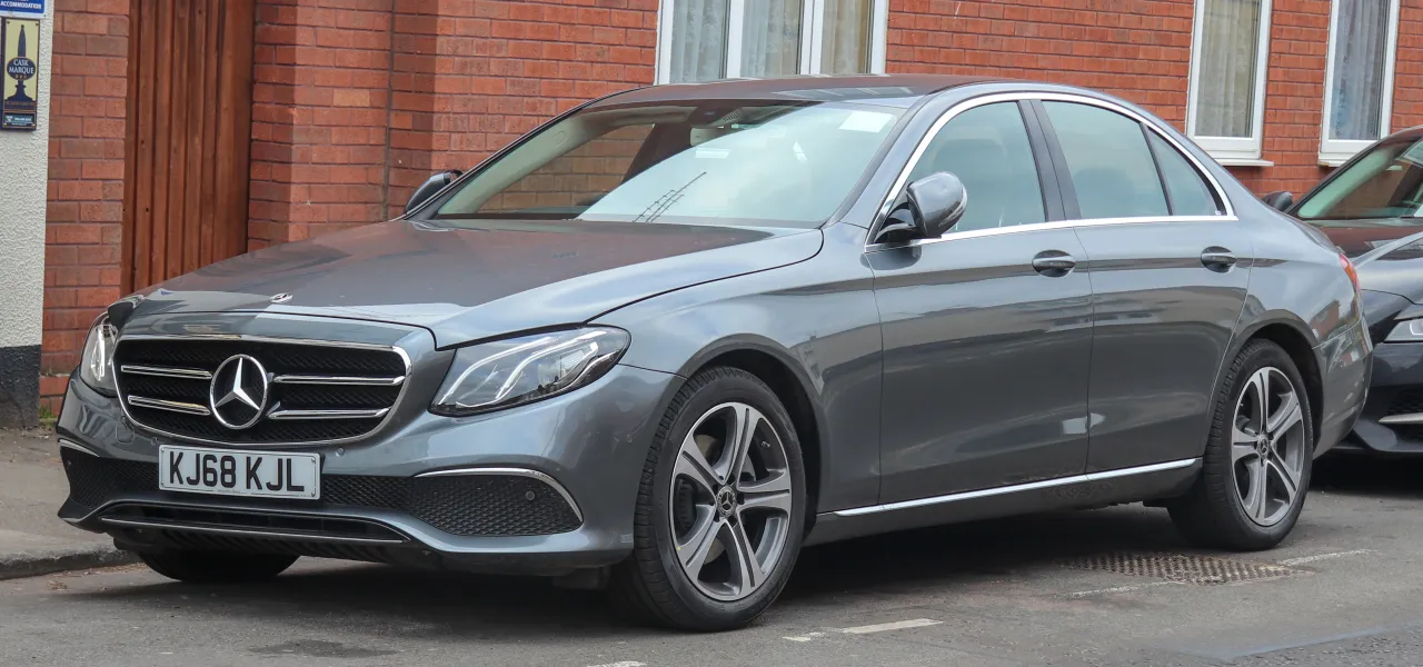 Zdjęcie Mercedes E Klasa W212 - Co musisz wiedzieć o specyfikacjach i problemach