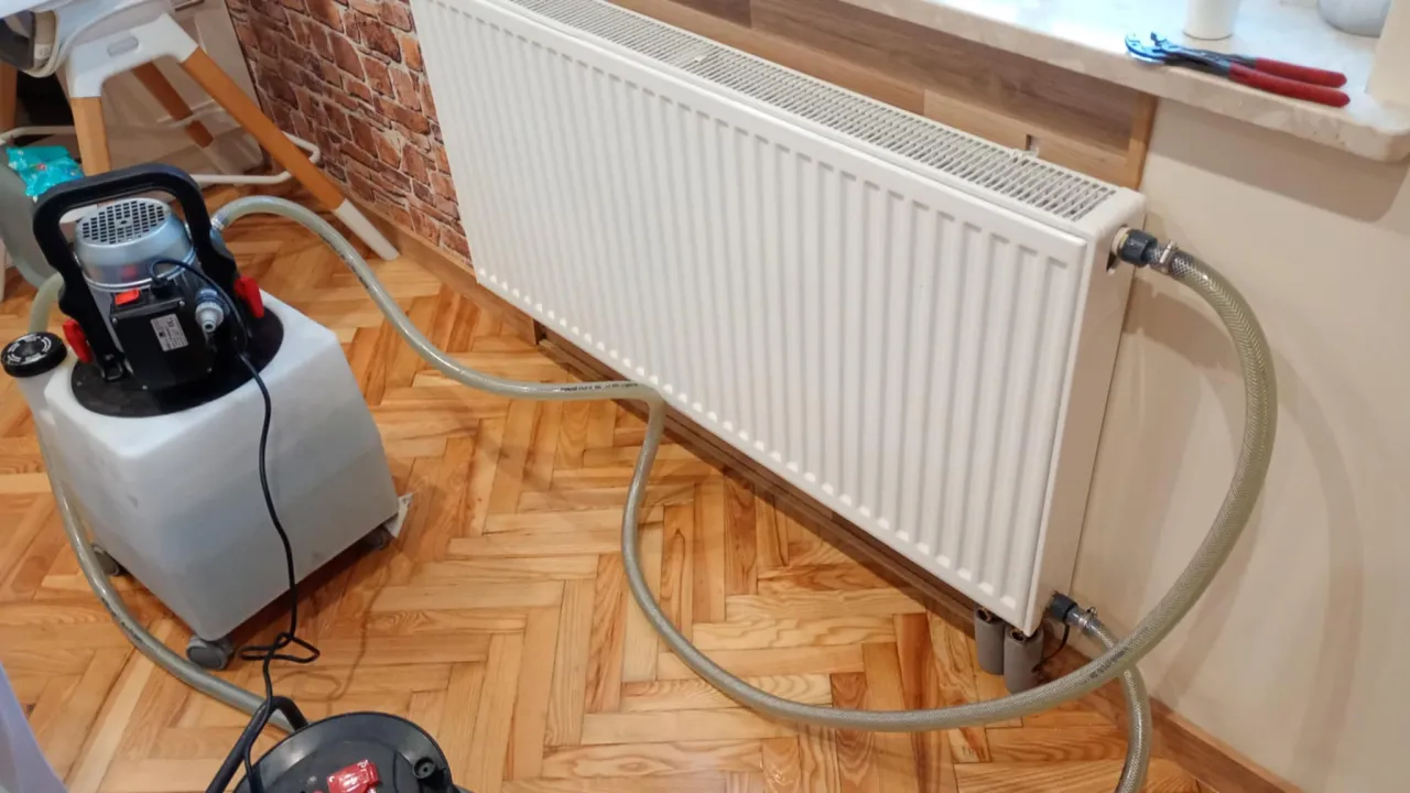 Zdjęcie Czym zalać grzejnik elektryczny, aby uniknąć kosztownych awarii?