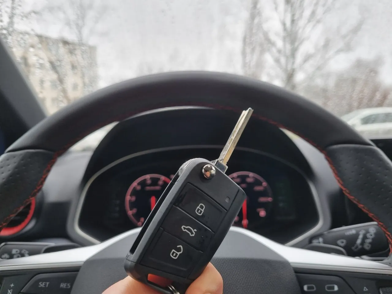Zdjęcie Jaka bateria do kluczyka Skoda Octavia 3? Prosta wymiana bez problemów