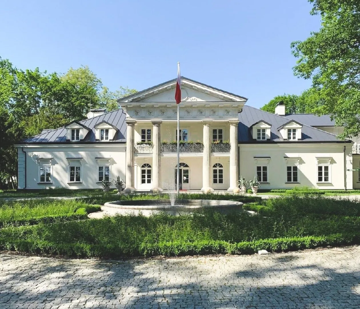 Zdjęcie Pałac w Żytnie: Fascynująca historia i architektura, którą musisz poznać