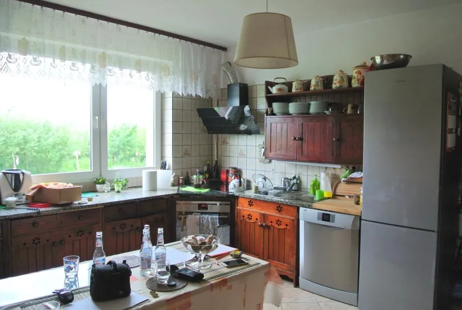 Zdjęcie Tanie i proste sposoby na metamorfozę szafek kuchennych z płyty bez remontu