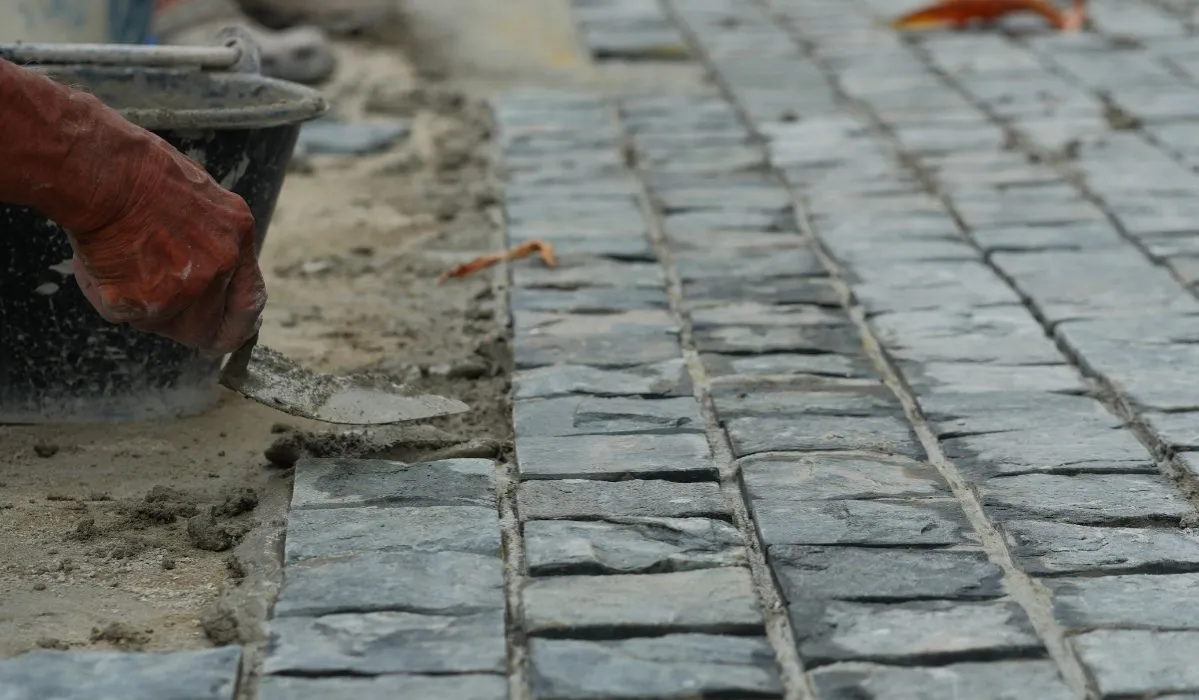 Zdjęcie Jaki cement do kostki brukowej, aby uniknąć problemów z trwałością?