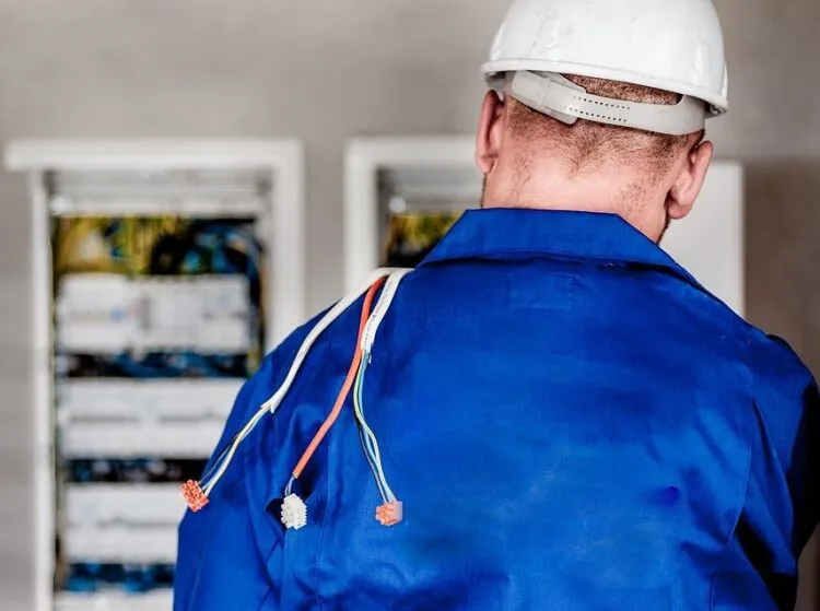 Zdjęcie Czy można podłączyć uziemienie do neutralnego? Oto niebezpieczeństwa tej praktyki