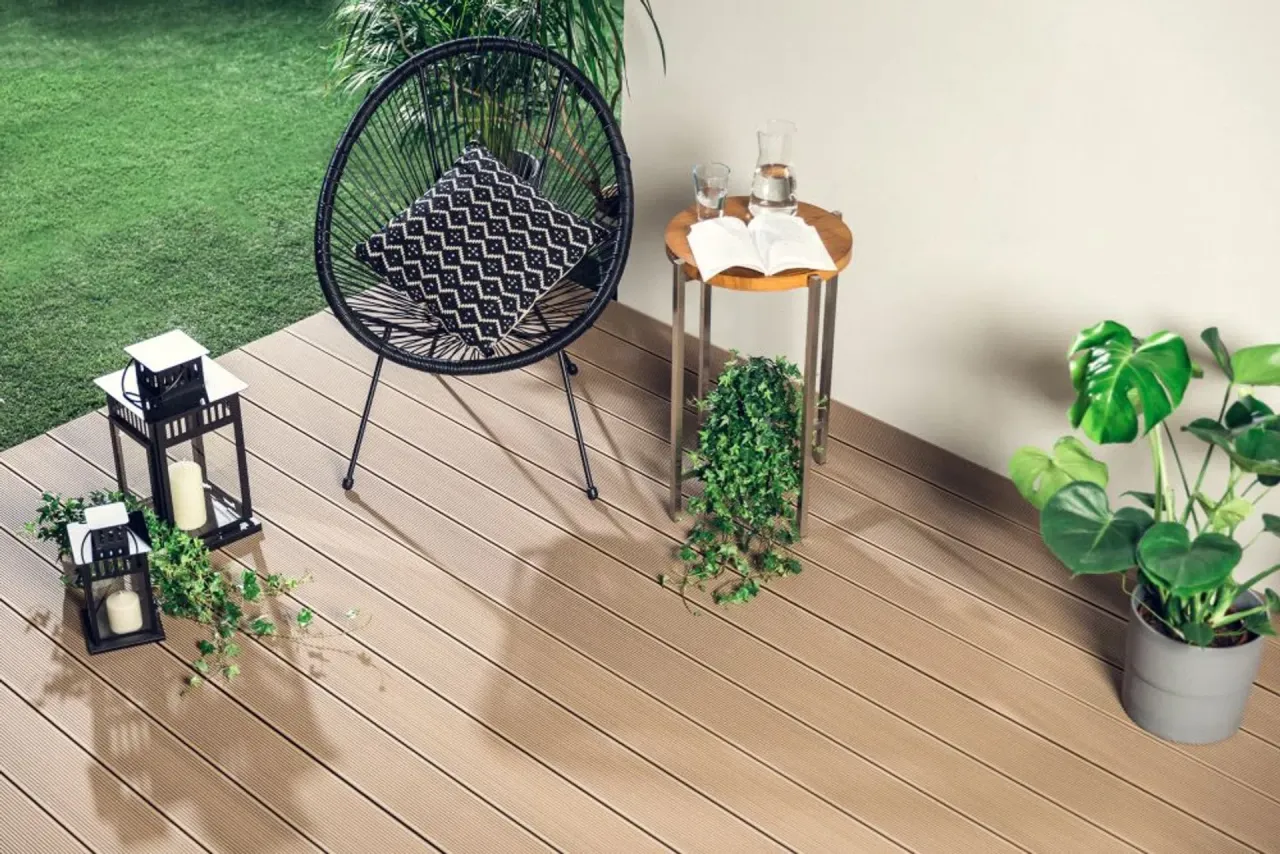 Zdjęcie Co na balkon zamiast terakoty? Odkryj trwałe i estetyczne alternatywy