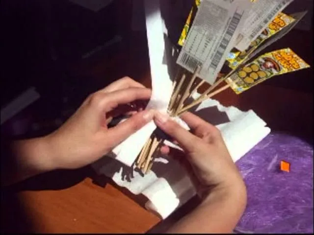 Zdjęcie Jak zrobić bukiet ze zdrapek - kreatywne pomysły na unikalny prezent