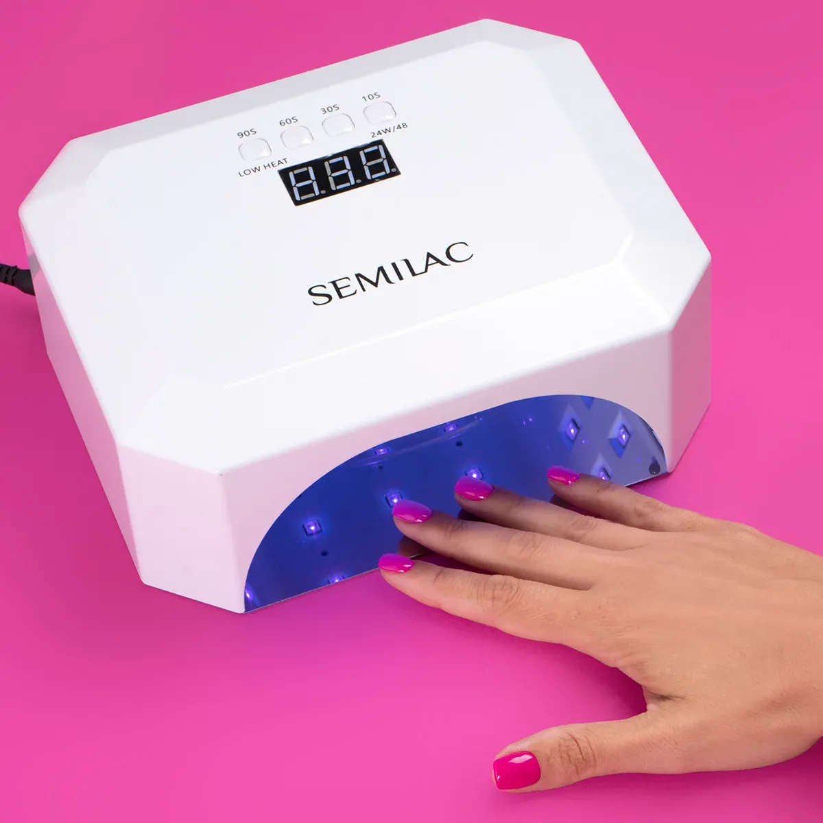 Zdjęcie Jaka lampa do manicure hybrydowego? Sprawdź, co wybrać, by nie żałować